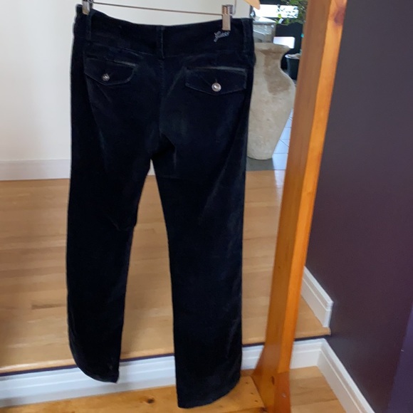 •Guess Jeans in black velvet - Picture 2 of 4